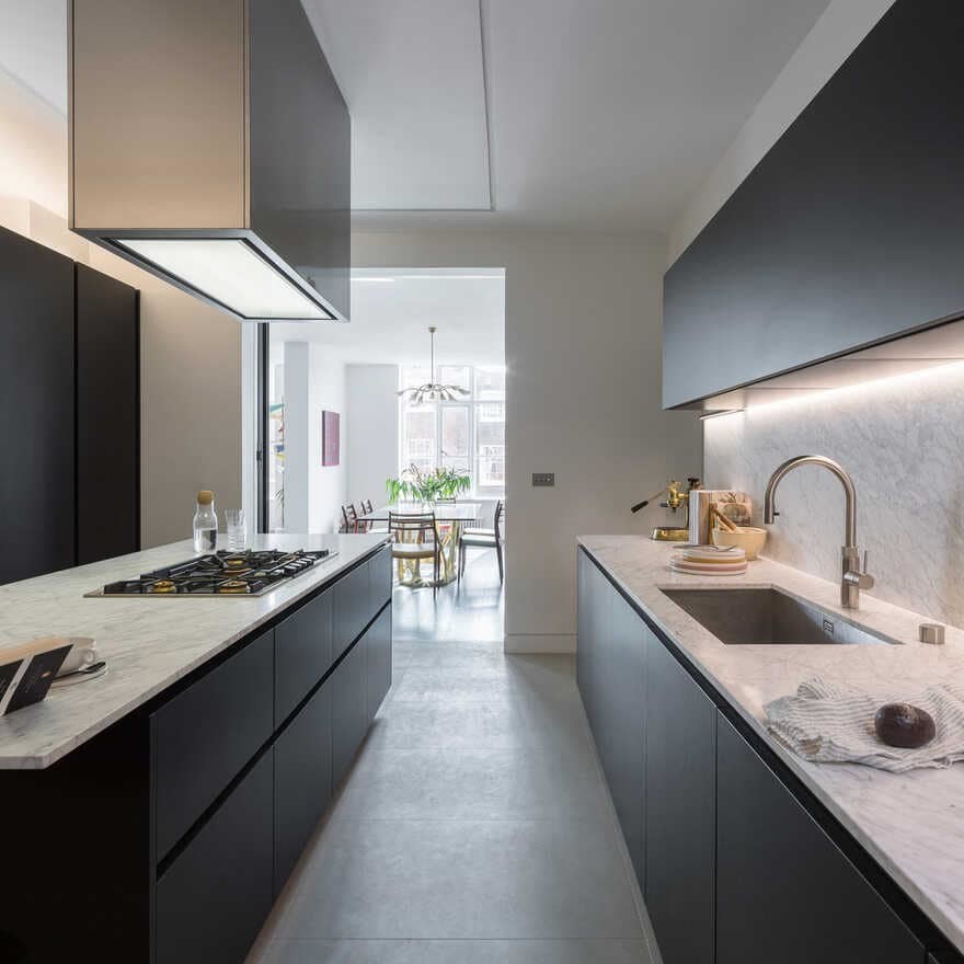 MATA Architects, Collector's flat, kitchen