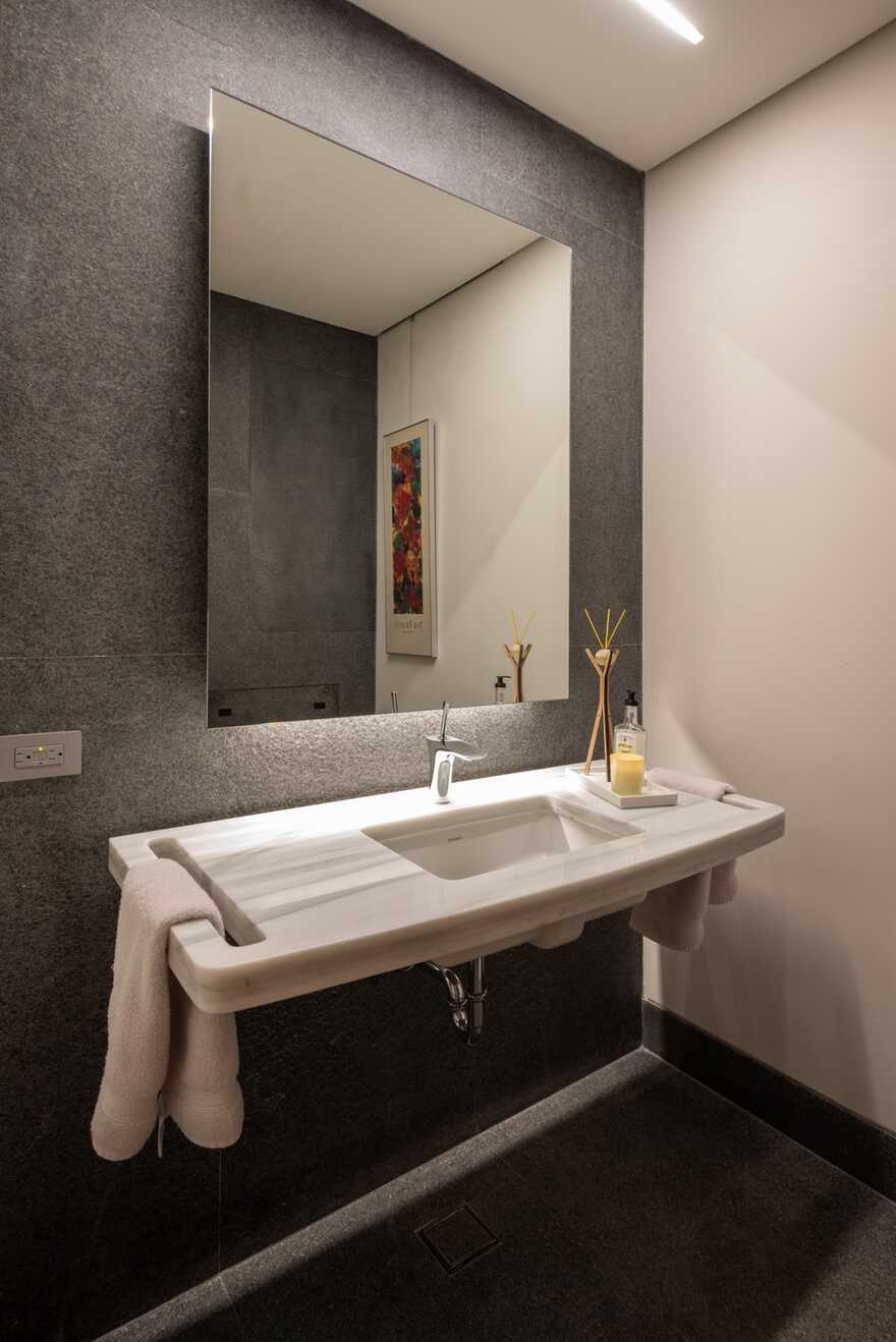 bathroom / Alejandro de la Vega Zulueta