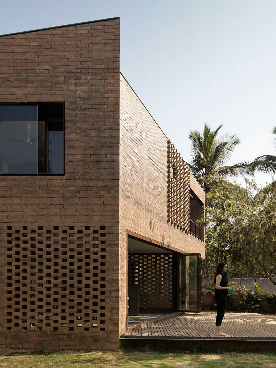 Bangalore Brick House / Collective Project
