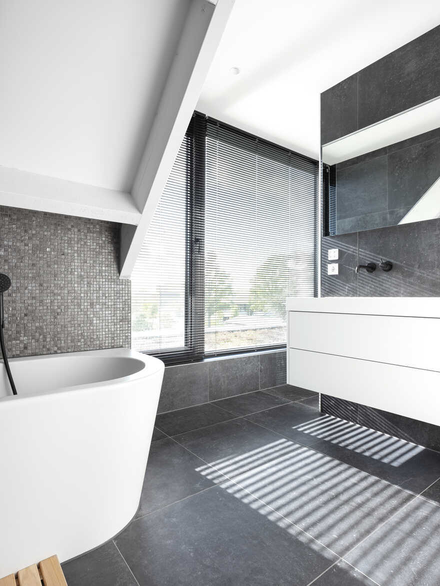 bathroom / Arjen Reas Architecten