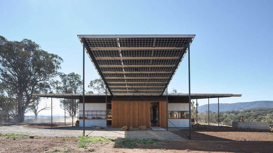 Akubra Off-Grid House / Alexander Symes Architect