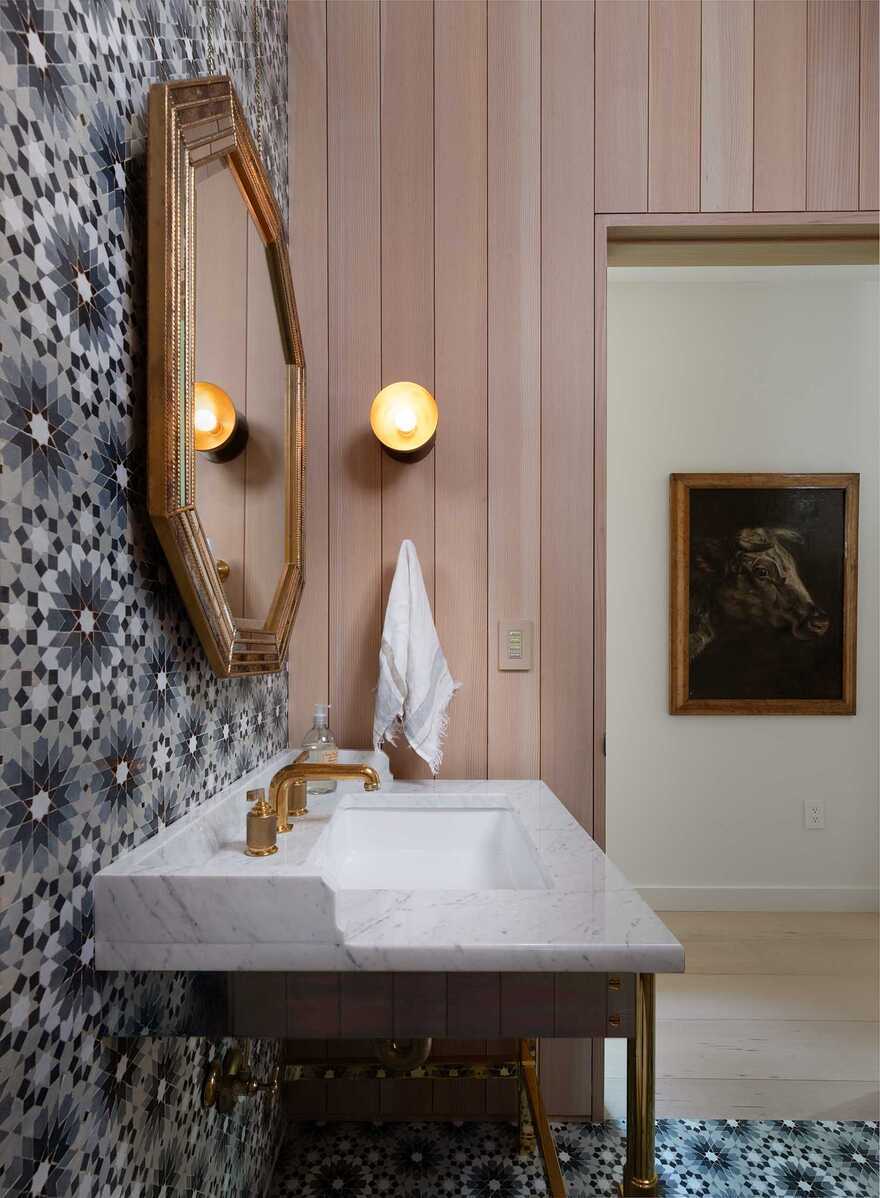 bathroom, Texas / Tim Cuppett Architects