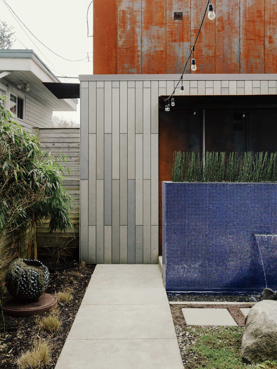 CLT Courtyard House / DPo Architecture