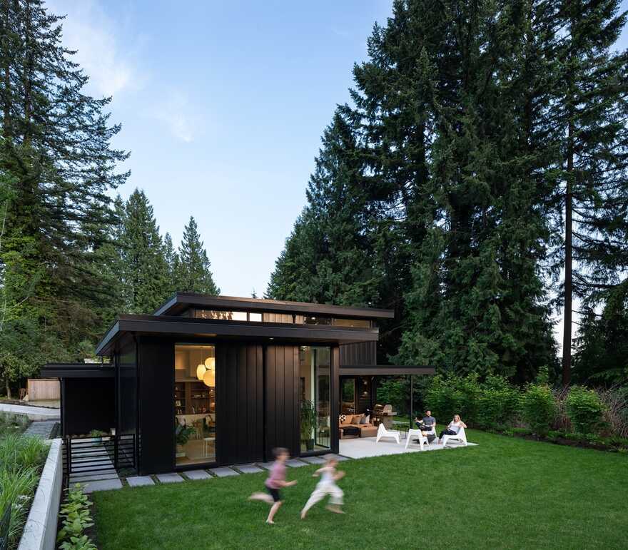 Edgemont Family Home Completely Clad in Black Metal