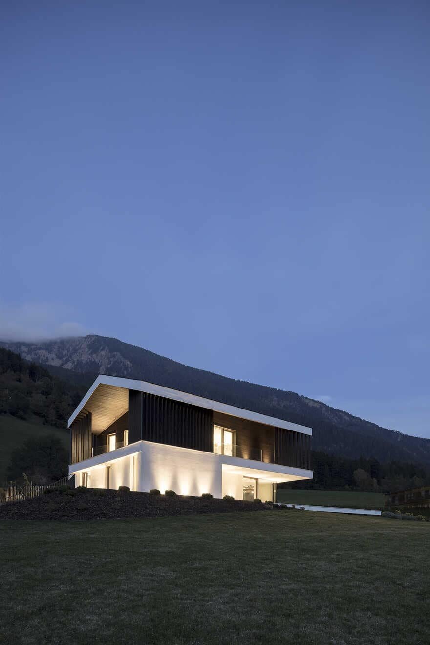 La Casa Pura / Perathoner Architectural Studio