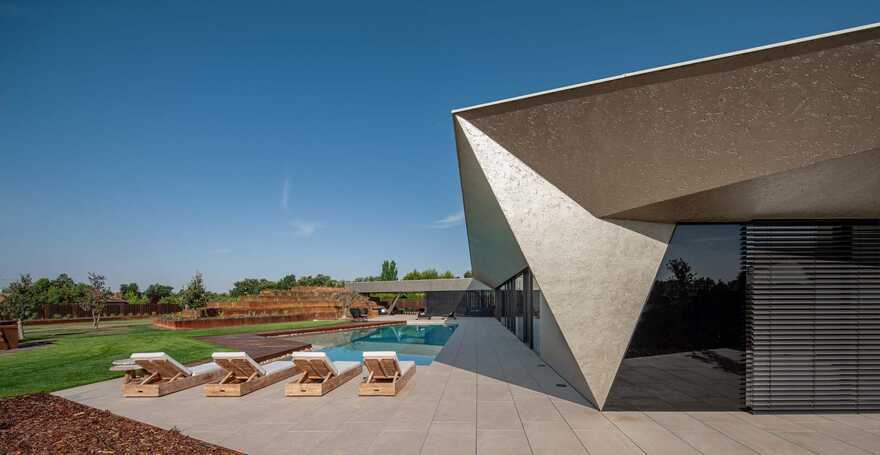 MXM Aragón Passive House - Unique, Avant-garde and Modern