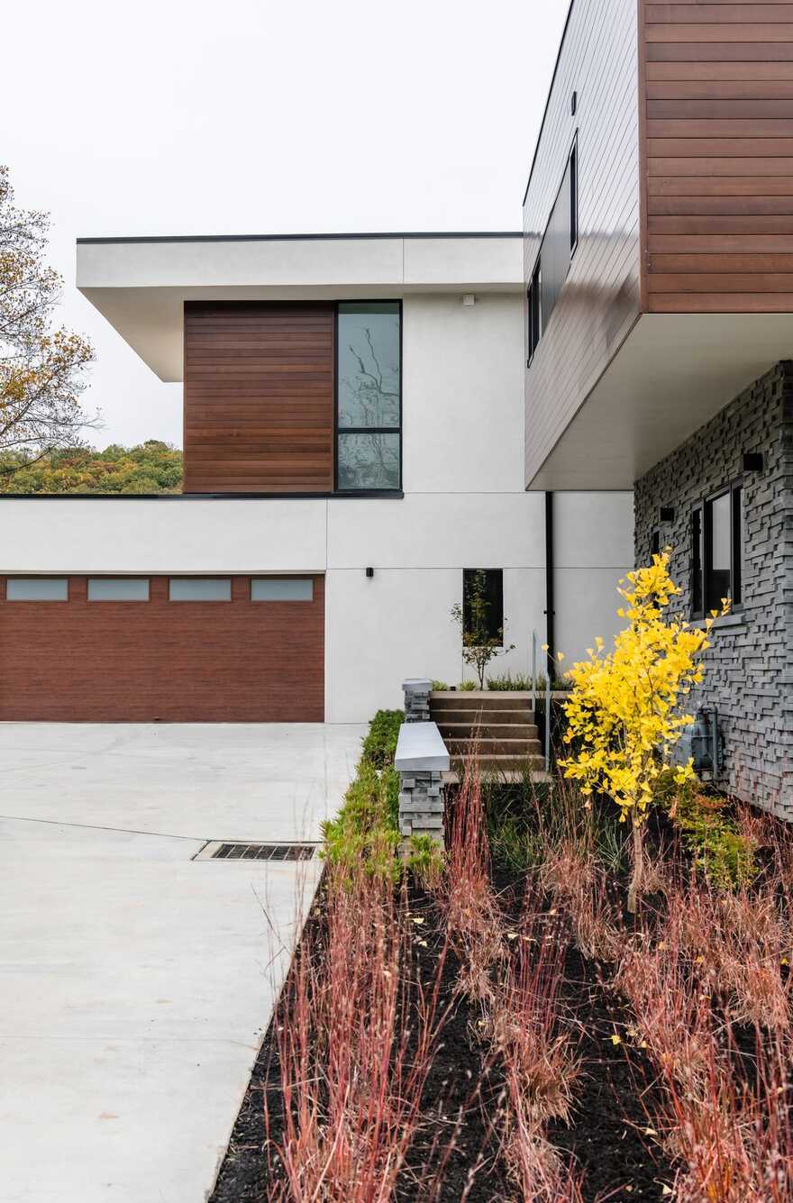 Murrysville House: Light-Filled Alternative to a Traditional Suburban Residence