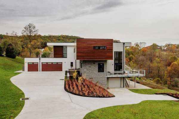 Murrysville House: Light-Filled Alternative to a Traditional Suburban Residence