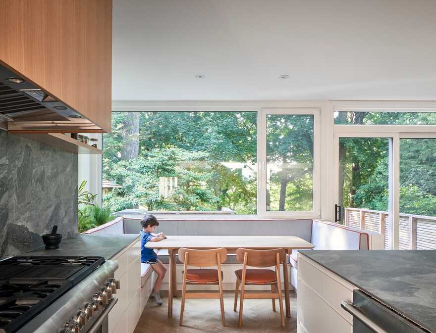 dining room and kitchen / Batay-Csorba Architects