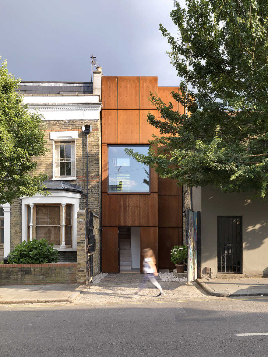 A New Family Home on an Infill Site in East London