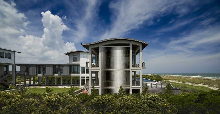 Figure Eight Island Beach House / Kersting Architecture