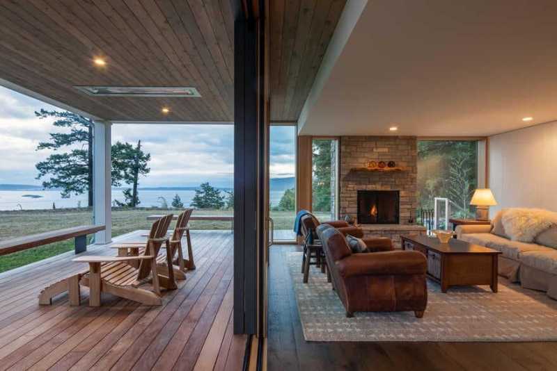 Outward Bound, a Renovated Waterfront Retreat by Heliotrope Architects