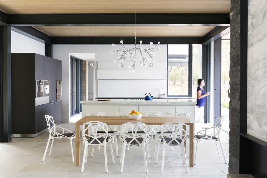 Collingwood Residence on Bowen Island’s West Coast / Frits de Vries Architects