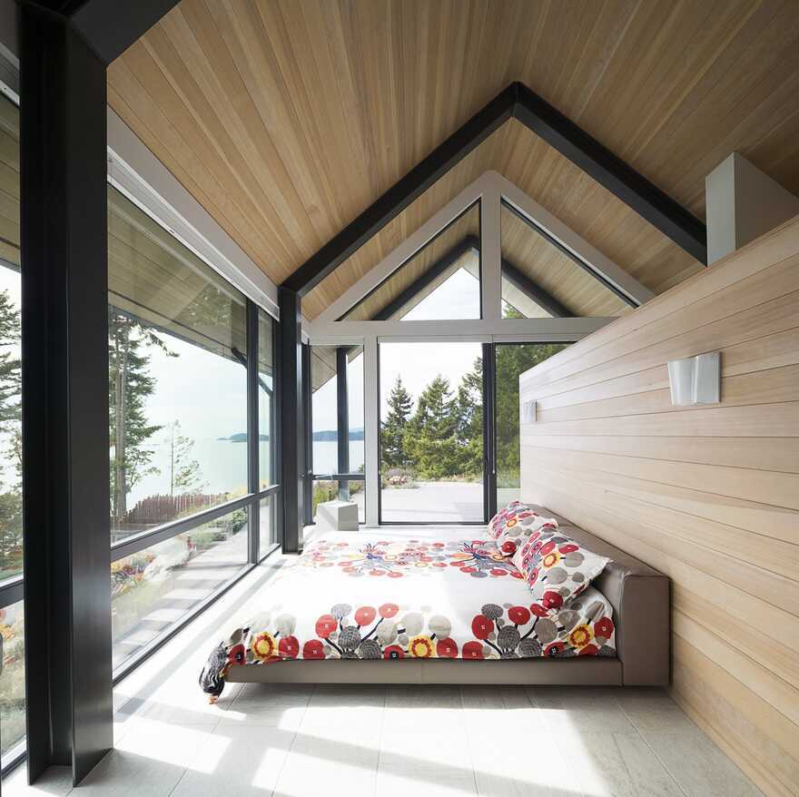 bedroom, Bowen Island’s West Coast / Frits de Vries Architects