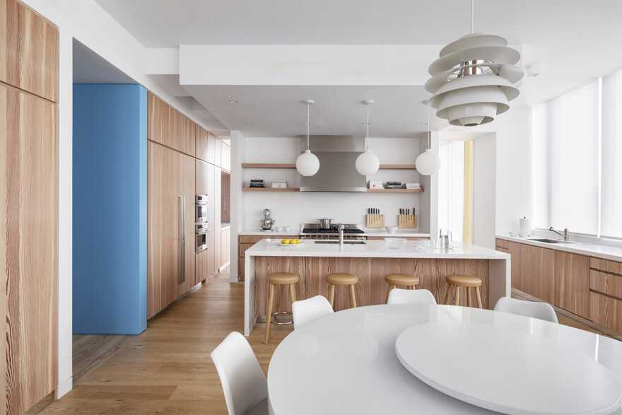 kitchen and dining space / SheltonMindel