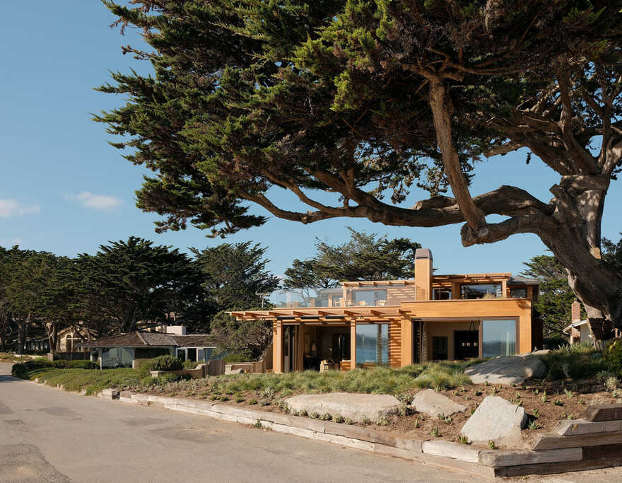 Coastal Architecture and Interiors that Celebrate All Things California / Studio Schicketanz