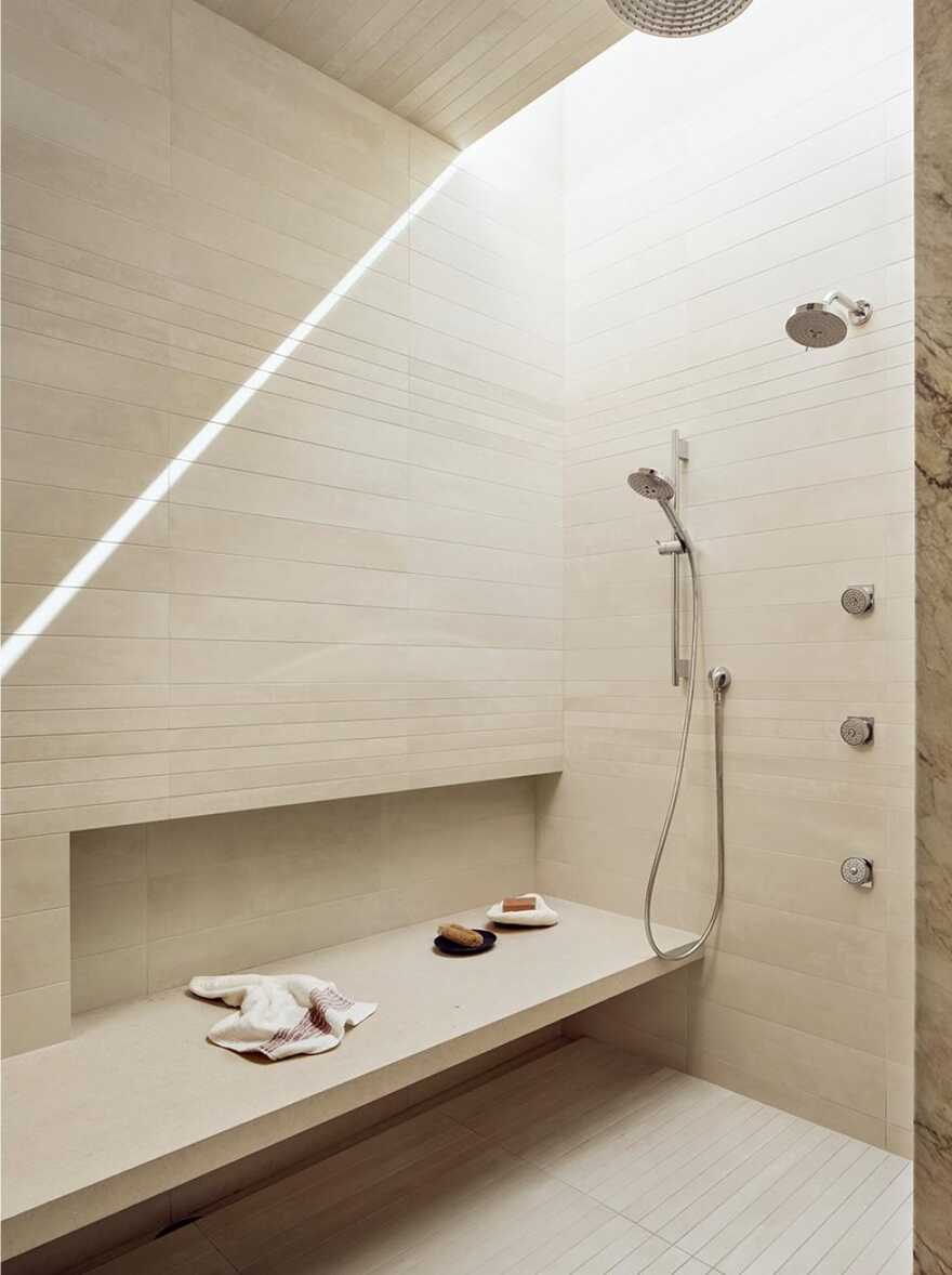 shower / Lake Flato Architects