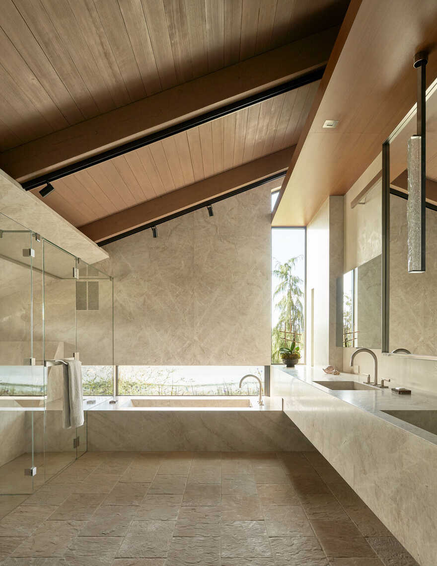 bathroom / Graham Baba Architects