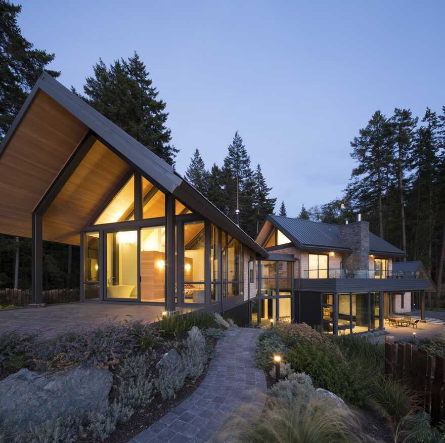 Collingwood Residence on Bowen Island’s West Coast / Frits de Vries Architects