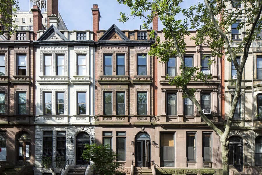 The landmarked brownstone facade was left unaltered, New York / Studio Arthur Casas