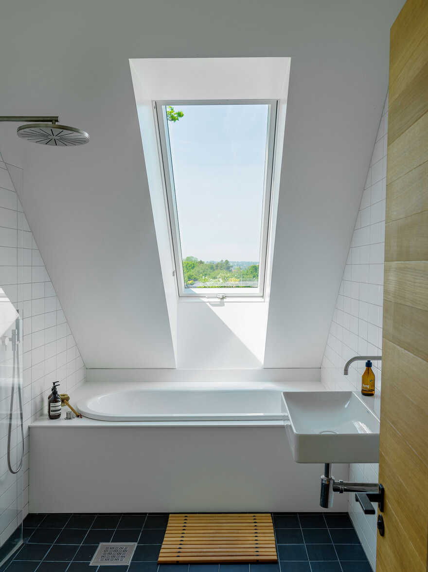 bathroom / Dive Architects