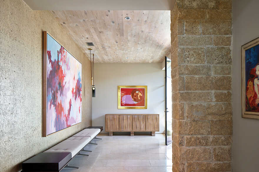entrance hall, hallway, ceramic tile floors, Texas / Dick Clark + Associates