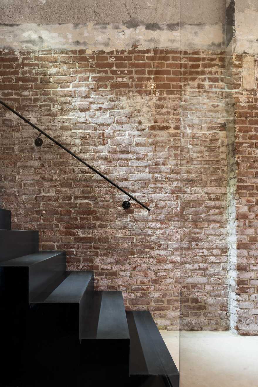 Converted Warehouse, Rotterdam / Firm Architects