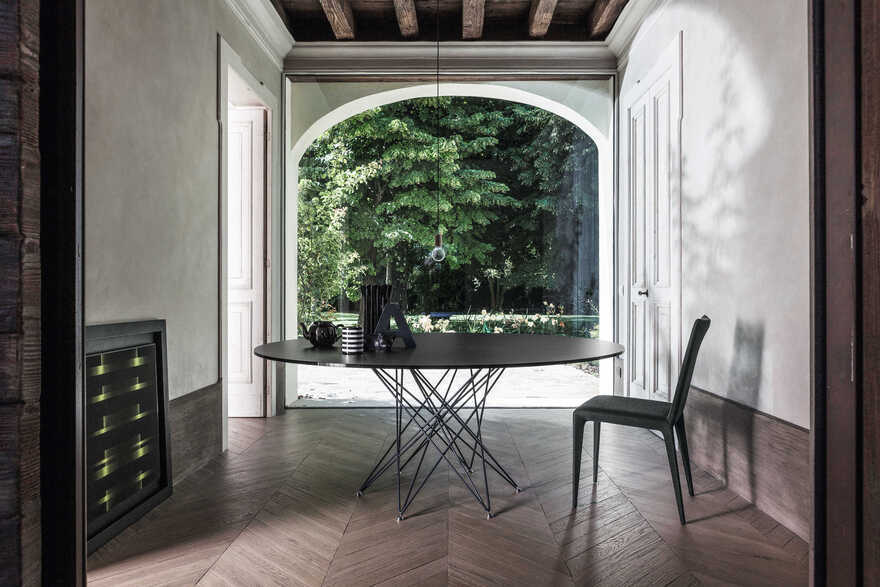Octa extending table by Bartoli Design
