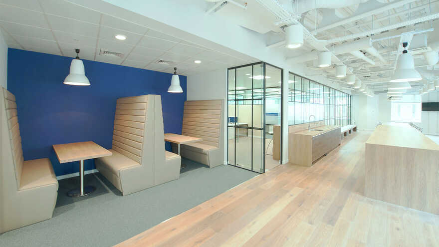 flexible & functional workplace by Maris and Direct Painting Group