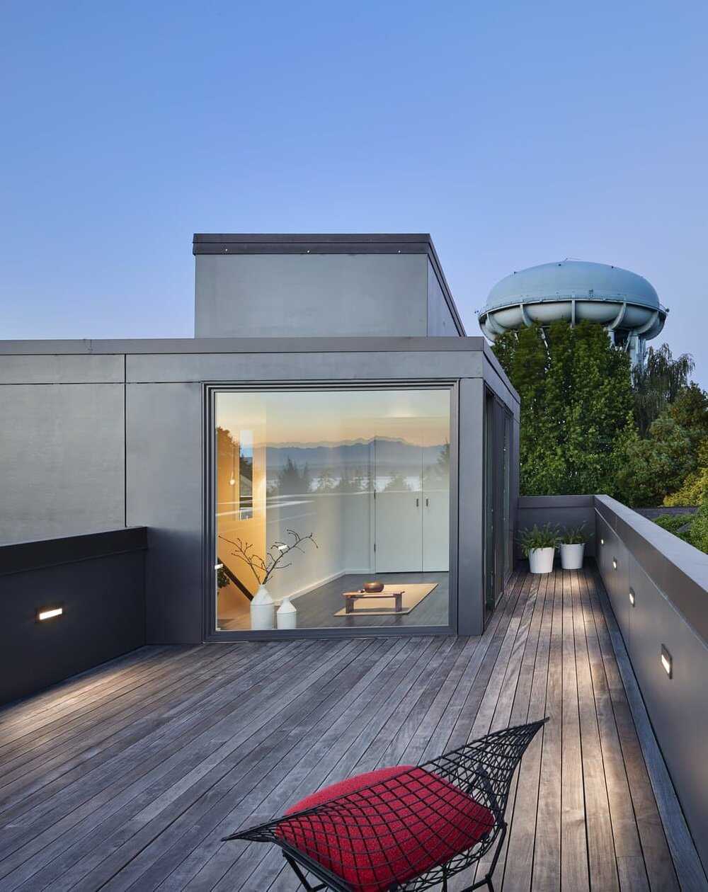 terrace in Seattle by Rerucha Studio