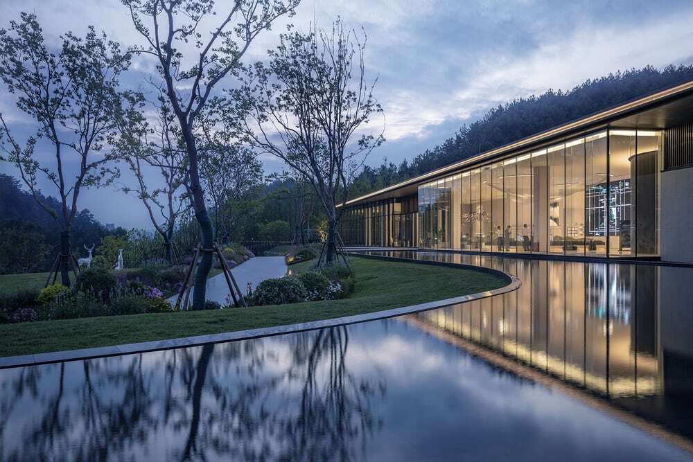 Guiyang Vanke • Guanhu Sales Center, A Space Hidden in Landscape and Isolated from the Bustling City