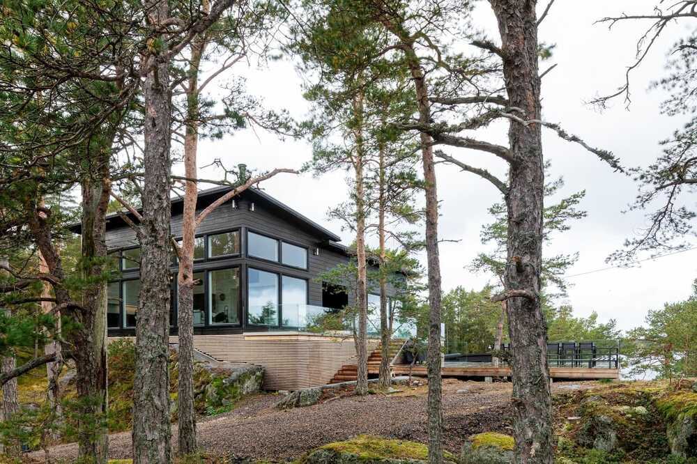 Pluspuu Holiday House in the Turku Archipelago on a Spectacular Cliff Plot
