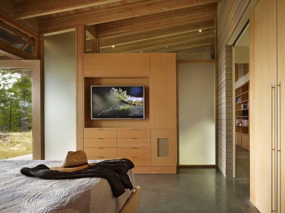 bedroom, Peaceful Home by Heliotrope Architects