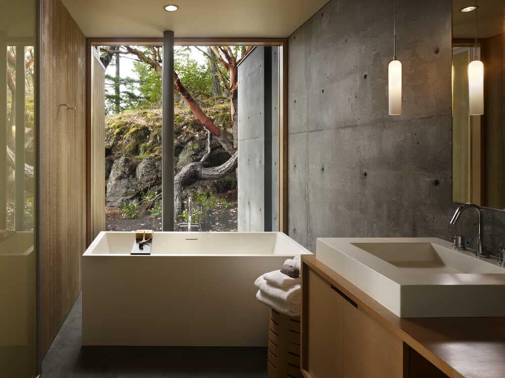 bathroom, Peaceful Home by Heliotrope Architects
