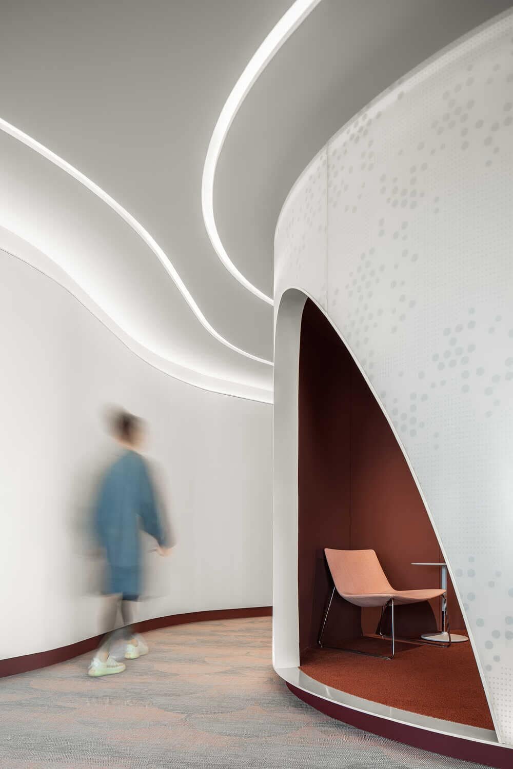Silk Road Office, A Space where Colour Palette Coordinates with Form