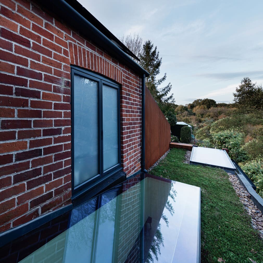Corten Extension for Family Home in Warsash / Adam Knibb Architects