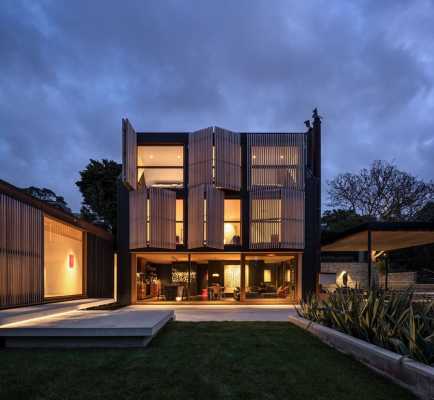 Contemporary Family House Influenced by a Mid-Century Style