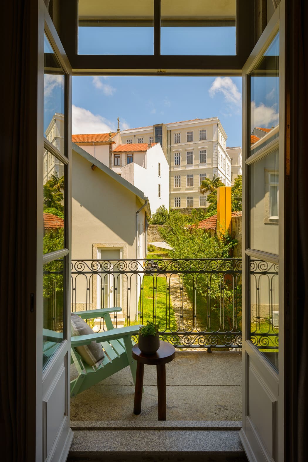 ESQVTA Refurbished a Luxury Apartment in Porto, Portugal