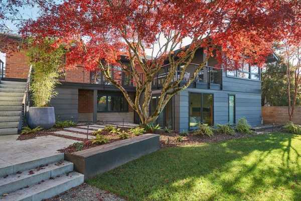 Neighborly Courtyard House / CTA Design Builders