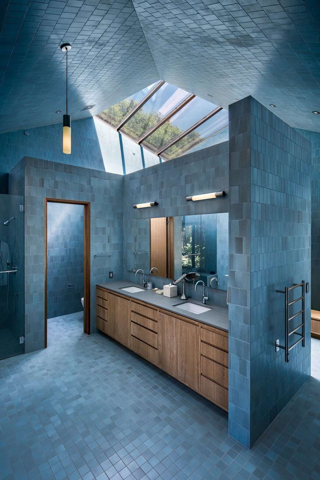 bathroom / TOLO Architecture