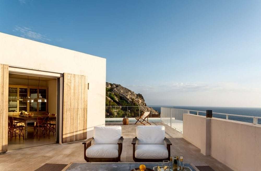 Mediterranean Retreat House on the Island of Menorca by ÁBATON
