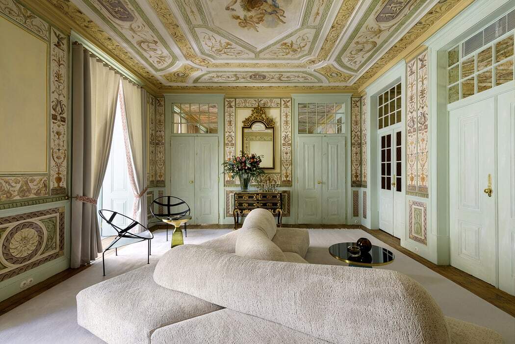 CR Apartment, A Renovation Meant to Respect the Patrimony of the 17th Century
