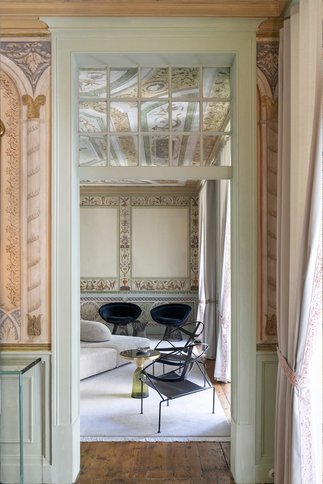 CR Apartment, A Renovation Meant to Respect the Patrimony of the 17th Century