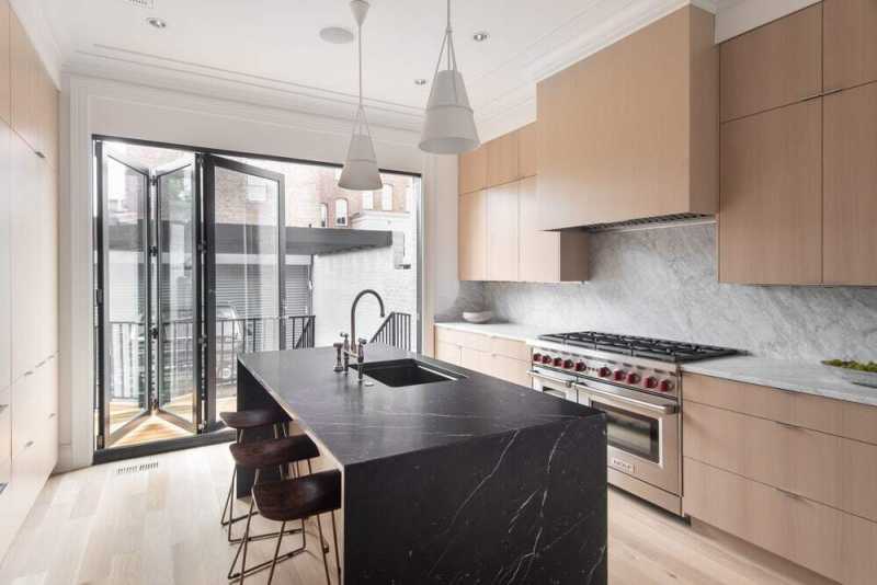 1906 Victorian Row House Was Fully Restored with Entertaining in Mind