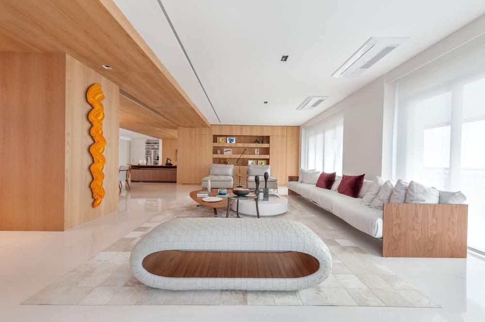 living room by Schuchovski Arquitetura