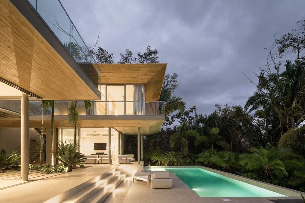 Andaluz Courtyard House Featuring Contemporary Tropical Design