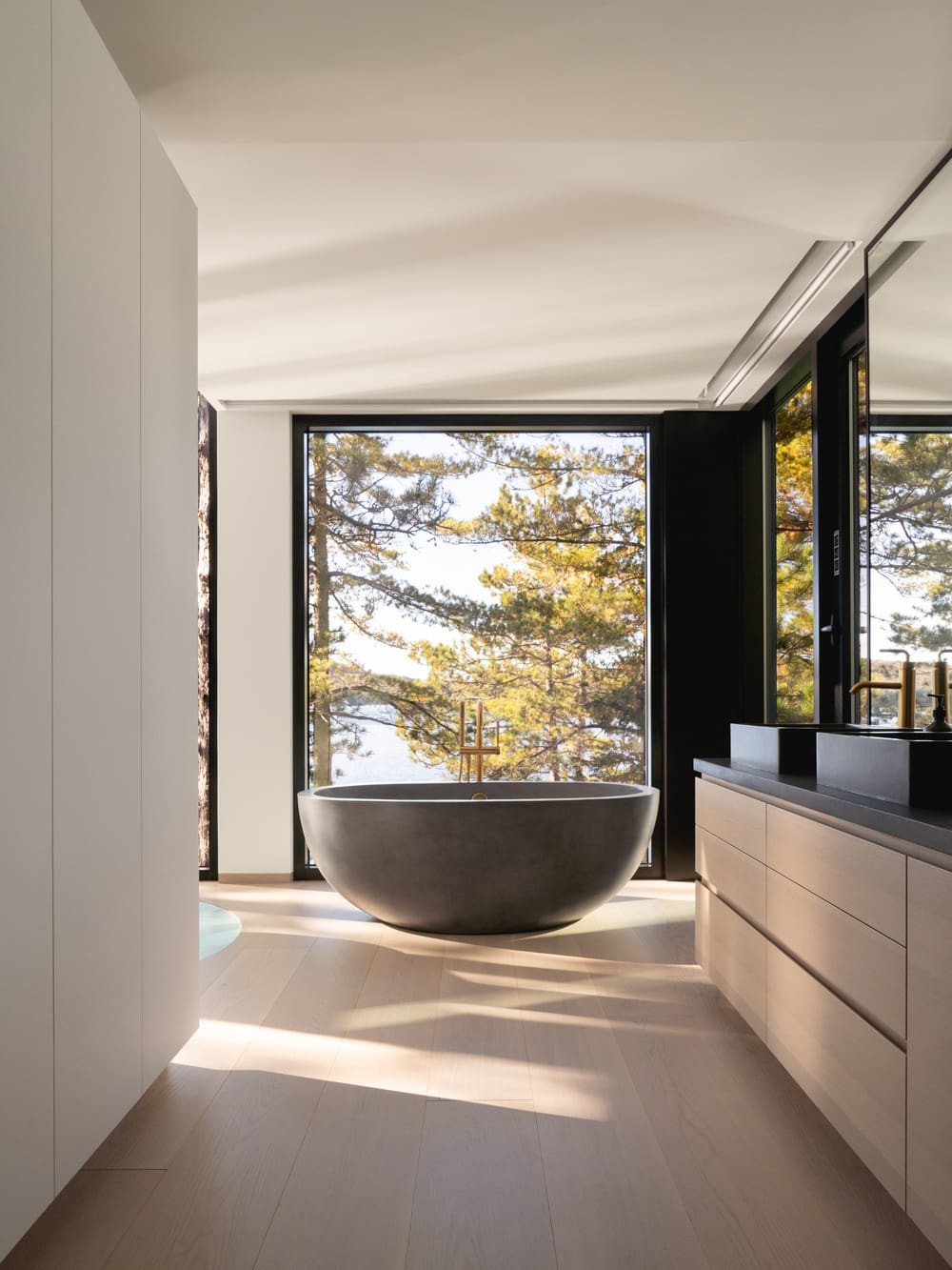 bathroom by Paul Bernier Architecte