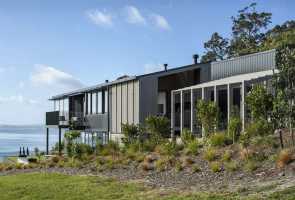 Reef House by Strachan Group Architects