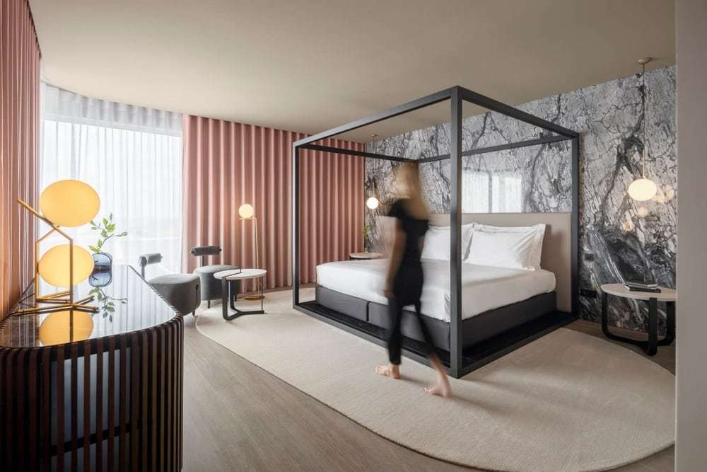 Rooms Remodeling in Azoris Royal Garden Hotel by box: arquitectos