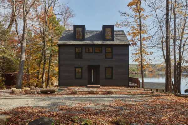 House with a Curved Stair / Primary Projects